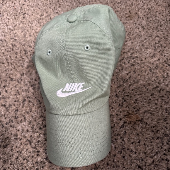 Nike Green Hat - Picture 1 of 4